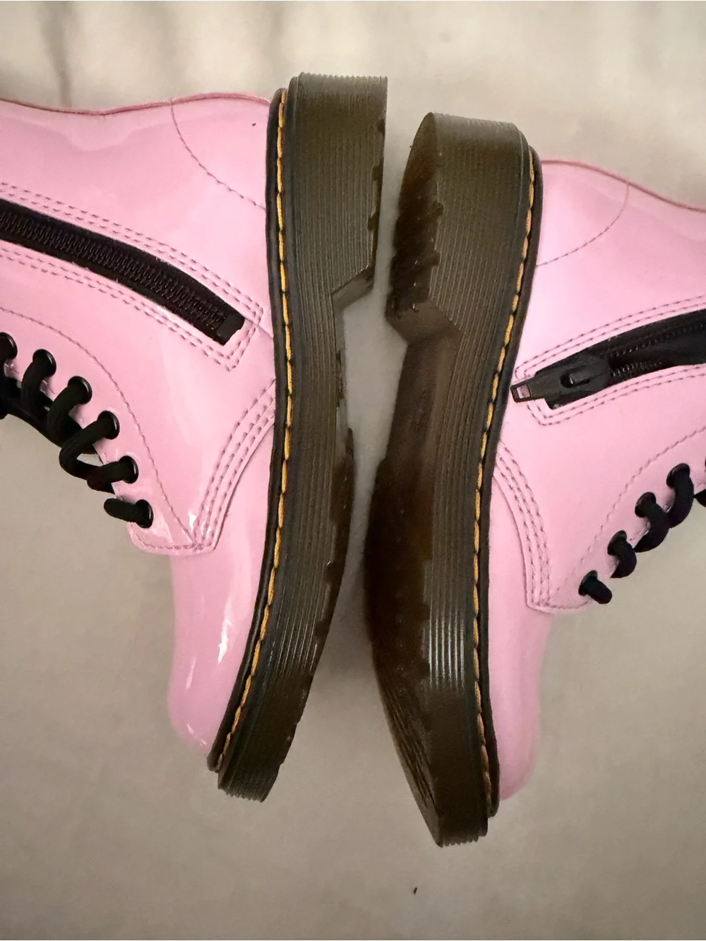 Dr. Martens glossy pink